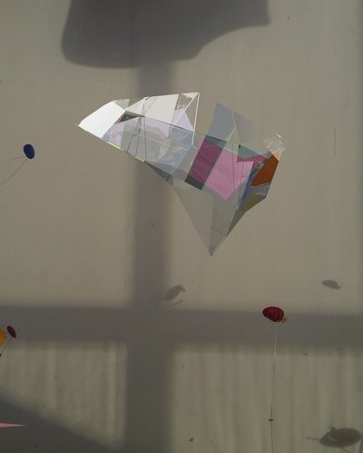 Geometrikus fényjáték alkotó: Stefan Fransson