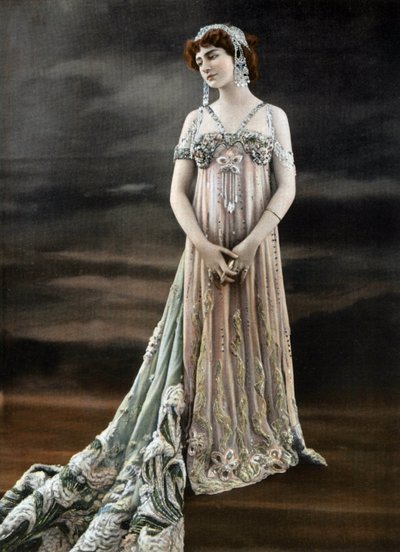 Genevieve Vix francia szoprán Circe szerepében a párizsi Opera Comique Circe című operájában (fotó) alkotó: Studio Reutlinger
