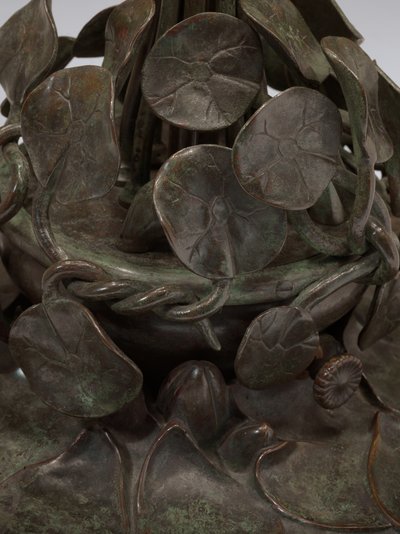 Egy "Pond Lily" asztali lámpa, 1903 körül (ólomüveg és patinás bronz) alkotó: Studios Tiffany