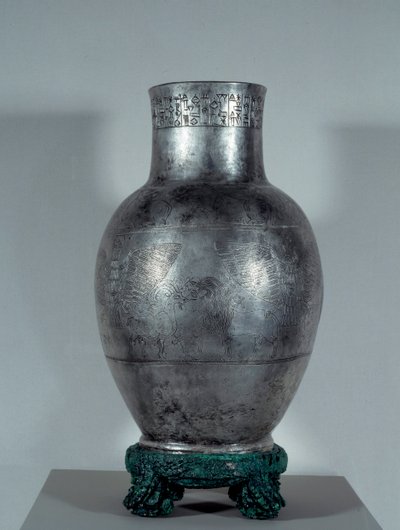 Mezopotámia: Entemena váza sírezüstben motívumokkal és ékírással (Eannatum unokaöccse és második utóda). Nyári időszak (Kr. e. 2900-2200). Kr.e. 2400. V 0,35x0,18 m Párizs, Louvre Múzeum alkotó: Sumerian Mesopotamian School