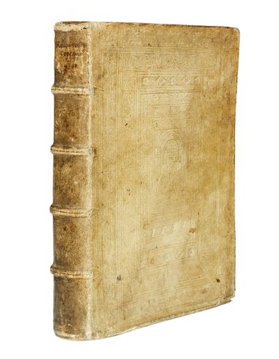 Nicolaus Kopernikusz „A Coelestium forradalmairól”, Nicolas Kopernikusz „A Narratio Prima” és Georg Johan Rheticus „De Libris Revolutions” című művei, két mű egy kötetben, Basel alkotó: Swiss School