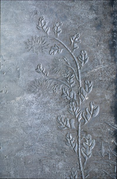 Sztélé krizantémával, virágokkal és levelekkel, 618-907 (kő) alkotó: Tang Dynasty Chinese School