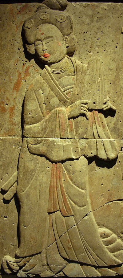 Terrakotta sztélét a Tang-dinasztia zenészével (618-907) fedeztek fel Shaanxi tartományban, a Steles Erdei Múzeumban Xianban. Fényképészet, Leonard de Selva, Kína, 2006. alkotó: Tang Dynasty Chinese School