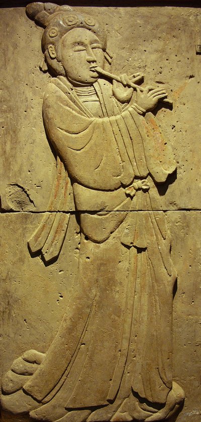 Terrakotta sztélét a Tang-dinasztia (618-907) zenészével fedeztek fel Shaanxi tartományban, a Steles Erdészeti Múzeumban Xianban. Fényképészet, Leonard de Selva, Kína, 2006. alkotó: Tang Dynasty Chinese School