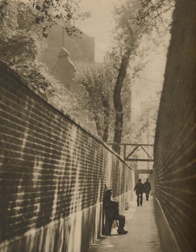 A Lansdowne Passage-ben, ahol egy autópályás egyszer vágtatta életét, 1935. alkotó: Taylor