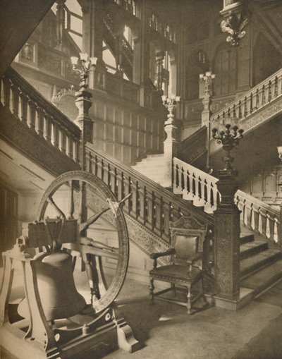 A Grocers Hall csodálatos lépcsőháza és a Martin nevű flamand harang, c1935. alkotó: Taylor