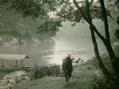 Halász a Hozu folyónál, Arashiyama kerület, Kiotó, 1900-1915 körül (fénykép) alkotó: Teijiro Takagi