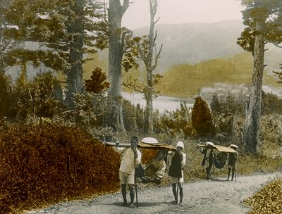 Japán lány egy Kago-ban, Hakone régióban, 1900 körül - 1915 (fénykép) alkotó: Teijiro Takagi