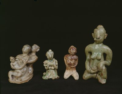 Anya és gyermek figurái (terrakotta) alkotó: Thai School