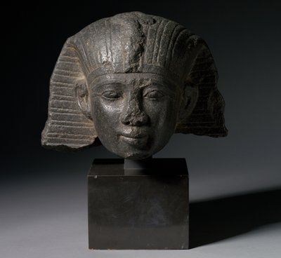 Egy király feje, 21. vagy 22. dinasztia, Kr.e. 1069-715 alkotó: Third Intermediate Period Egyptian