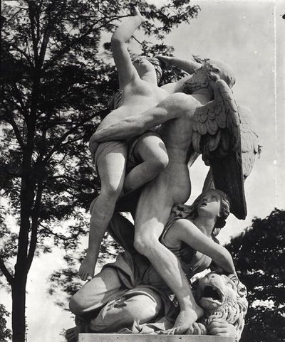 A Szaturnusz elrabolja Cybele, a Föld allegóriája, 1675-80 körül, a párizsi Jardin des Tuileries-ben fényképezte Adolphe Giraudon (1849-1929) (márvány) (f/w fotó) alkotó: Thomas Regnaudin