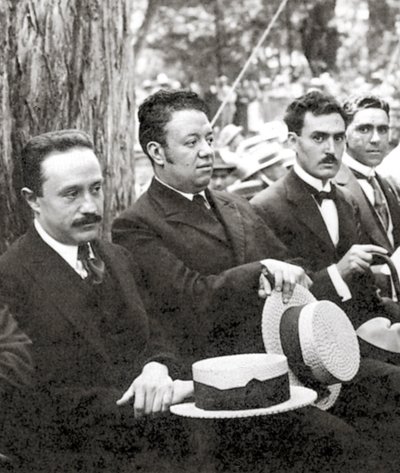 Jose Vasconcelos és Diego Rivera egy szabadtéri rendezvényen a Chapultepec Parkban, Mexikóvárosban, 1921 alkotó: Tina Modotti