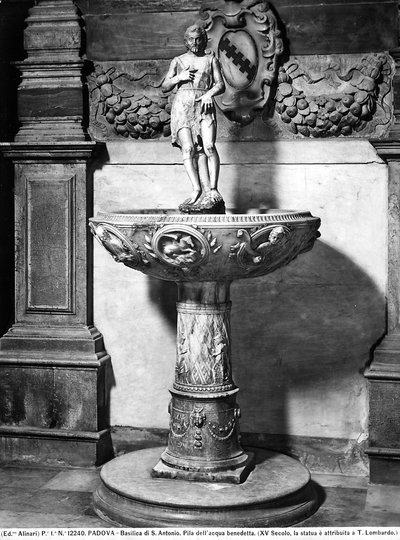 Keresztelő János-szobor fölötti szenteltvíz-medence, S. Antonio-bazilika, Padova alkotó: Tullio Lombardo