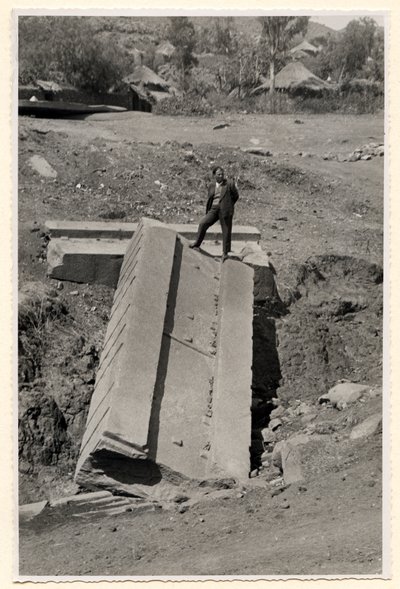 Sztéletöredék, Axum, Etiópia, Ugo Monneret de Villard fotója. alkotó: Ugo Monneret de Villard