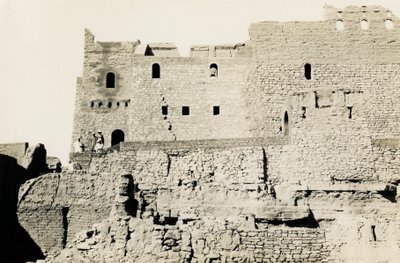 Szent Simeon kolostor a helyreállítás után, Asszuán, Egyiptom, fotó: Ugo Monneret de Villard alkotó: Ugo Monneret de Villard