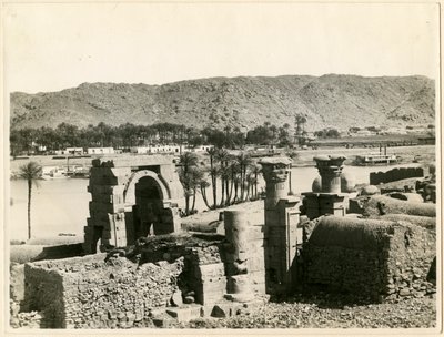 Ozirisz temploma, restaurálás előtt, Bigeh sziget, Egyiptom, Ugo Monneret de Villard fotója. alkotó: Ugo Monneret de Villard