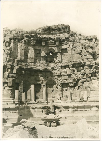 A nimfaeum, Gerasa görög-római város (ma Jerash), Ugo Monneret de Villard fotója, 1930 körül. alkotó: Ugo Monneret de Villard