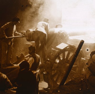 155 ágyú működés közben, Arras, Észak-Franciaország, 1915 alkotó: Unbekannt