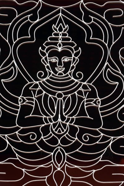 20151028, Vientiane, Laosz : Wat Ong Teu buddhista templom. Egy istennő díszít egy ablakot alkotó: Unbekannt