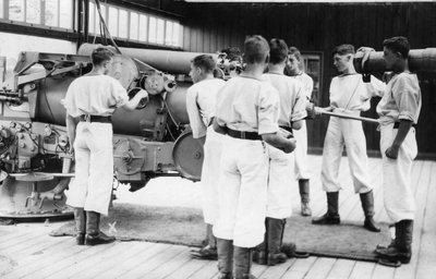 6 hüvelykes fegyverfúró, Királyi Haditengerészet kiképző létesítménye, Shotley, Suffolk, 1936 alkotó: Unbekannt