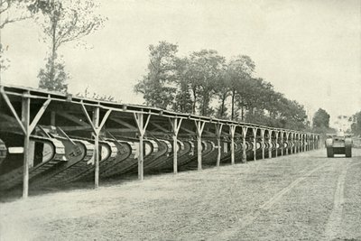 A brit tankok parkja közvetlenül a frontvonal mögött, 1919. alkotó: Unbekannt