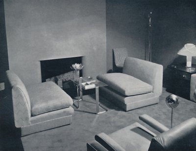 Egy kandalló melletti csoport egy nappaliban, Russel Wright tervezte, 1935 alkotó: Unbekannt