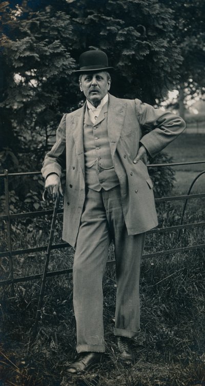 Egy úriember öltönyben és kalapban c1910 alkotó: Unbekannt