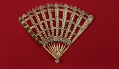 Ritka legyező, francia vagy angol, 1580 körül (vellum és csillám) alkotó: Unbekannt