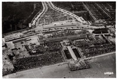 A berlini Tempelhof repülőtér légi felvétele egy Zeppelinről, 1931 1933 alkotó: Unbekannt
