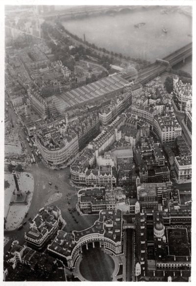 A londoni Trafalgar Square légi felvétele egy Zeppelinről, 1931, 1933 alkotó: Unbekannt