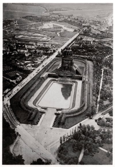 Volkerschlachtdenkmal, Lipcse, Németország légi felvétele egy Zeppelinről, c1931 1933 alkotó: Unbekannt