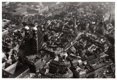 Légifelvétel a Frauenkirche-ről, München, Németország, Zeppelinről, c1931 1933 alkotó: Unbekannt