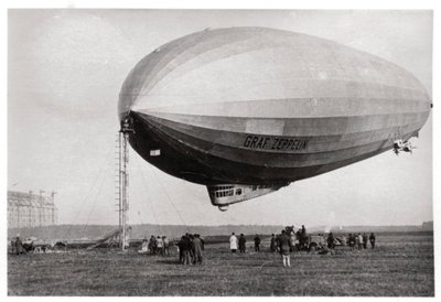 LZ127 Graf Zeppelin léghajó kikötve a németországi Loewentalban, 1933 alkotó: Unbekannt