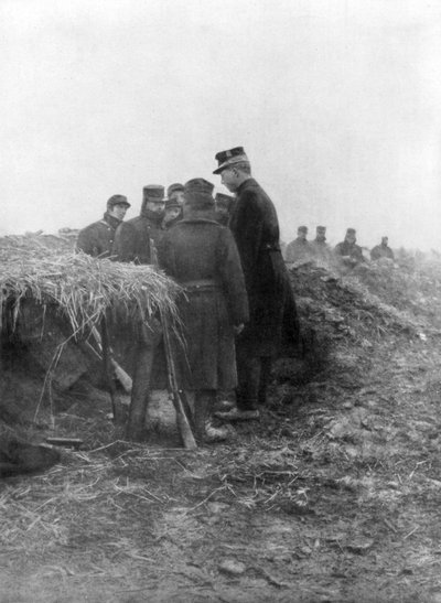 I. Albert, a belgák harmadik királya, a belgiumi Avecapelle lövészárkaiba látogat, 1915 alkotó: Unbekannt