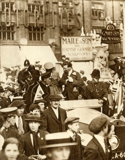 Alcock és Brown...az első megállás nélküli transzatlanti repülés után, London, 1919. június, 1935. alkotó: Unbekannt