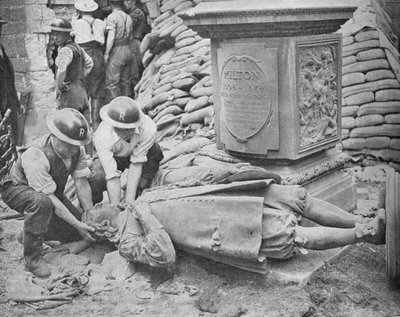 All Night Raid Nagy-Britannia fővárosában – John Milton szobra, 1940, 1940 alkotó: Unbekannt