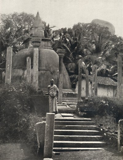 Ambatthala Dagoba Mihintale-ben, Mahinda ereklyéinek nyughelye, ie 275-ben épült. 1926 alkotó: Unbekannt