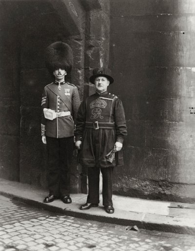 Ősi és modern a londoni Towerben, XX. század alkotó: Unbekannt