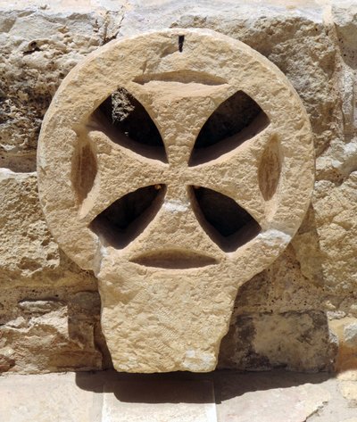 Építészeti ablakrészlet egy bizánci templomból Júdea és Szamária térségében, Ciszjordánia (kő) alkotó: Unbekannt