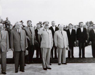 A szovjet delegáció megérkezése Belgrádba, Jugoszlávia, 1955. május 26. alkotó: Unbekannt