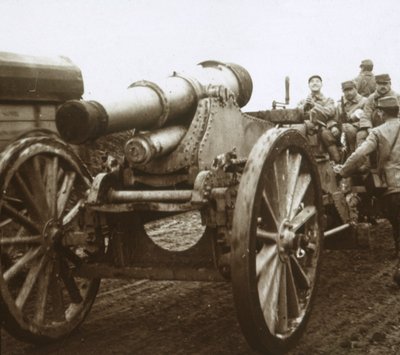 Tüzérségi oszlop Verdunban, Észak-Franciaországban, 1914-c1918 között alkotó: Unbekannt
