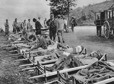 Osztrák katonák úton a kórházba, Isonzói csata, I. világháború, 1915 alkotó: Unbekannt
