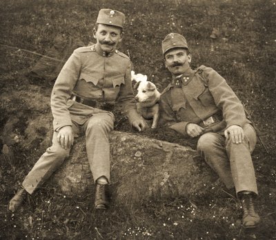 Osztrák katonák kutyával alkotó: Unbekannt