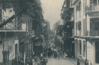 A keleten és nyugaton futó népes kereskedelmi autópálya erkélyes épületei, c1935 alkotó: Unbekannt