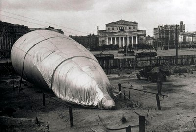 Vízlépcső léggömb a Bolsoj Színházban, Moszkva, Szovjetunió, 1942 alkotó: Unbekannt
