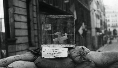 Barikád a Rue de Chateaudun, Párizs felszabadítása, 1944. augusztus alkotó: Unbekannt