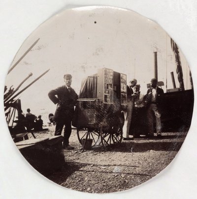 "Strandfotós", 1890. évi vers alkotó: Unbekannt
