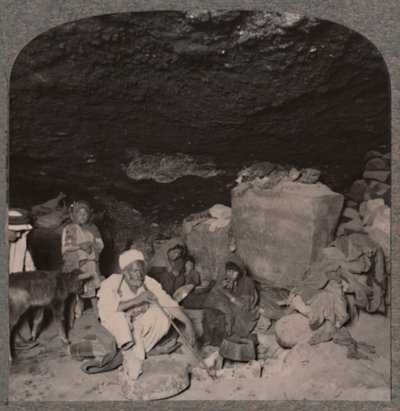Beduin barlanglakók barlangjaikban, 1900 körül alkotó: Unbekannt