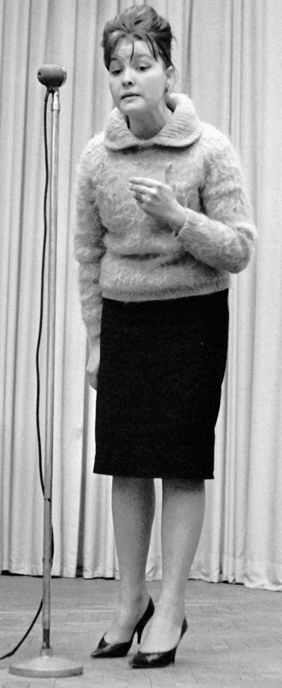 Bella Akhmadulina orosz költő, 1960-as évek alkotó: Unbekannt