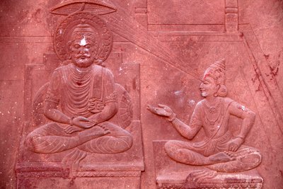 Bhagavad Gita egy hindu templomba vésve: párbeszéd Krisna és Arjuna Vrindavan Inde között alkotó: Unbekannt